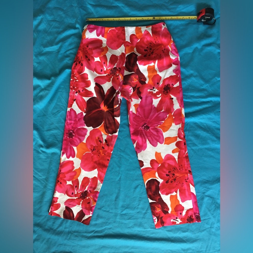 Beautiful Sunny Leigh pink/orange/white capris, slits on bottoms. - Picture 3 of 3